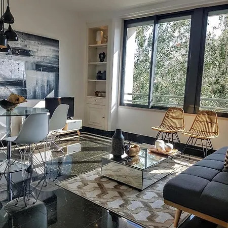 Modern Gulbenkian Apartment Lisbon